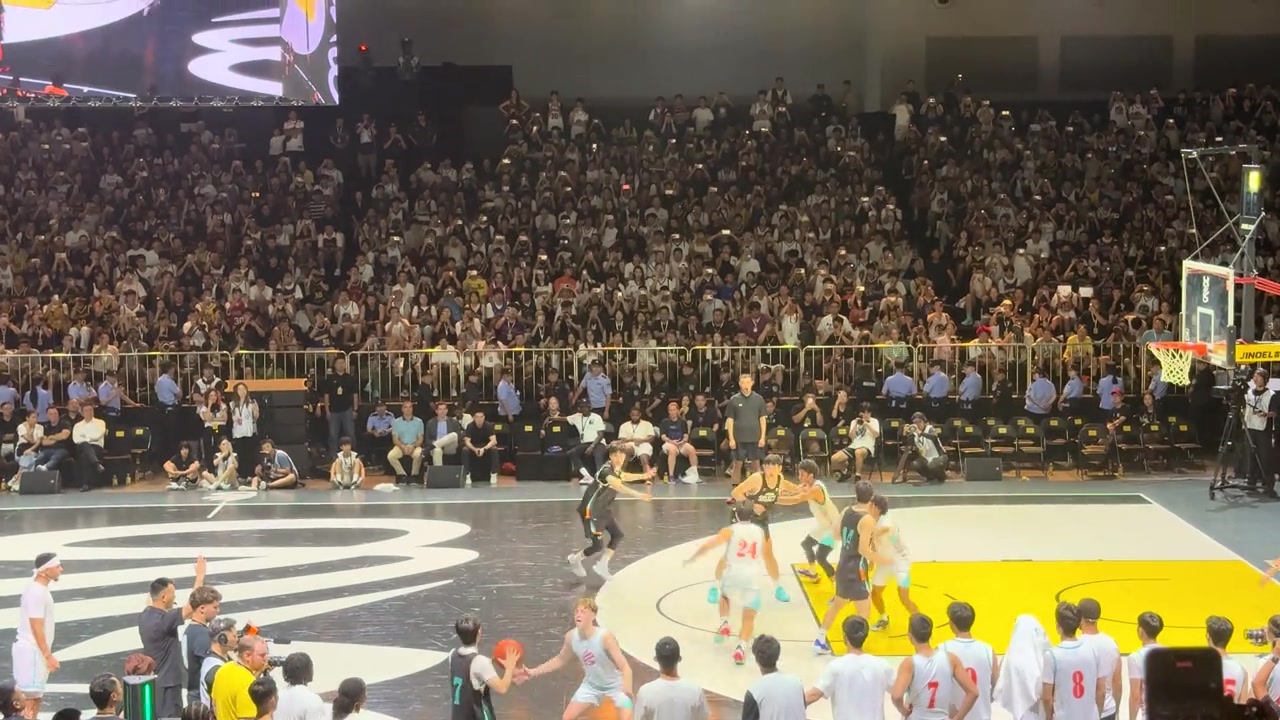 雷竞技app-AUBL队以三分压哨球绝杀库里队，上演以其人之道还治其人之身！